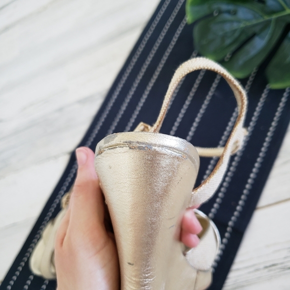 Lilly Pulitzer| Wedge Sandal Gold Textured Size 8.5 - Picture 8 of 9